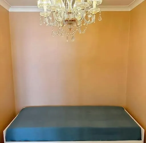 Historical Center, Large 2 Bedroom Apartment, Bright & Stylish Lejlighed Lisboa