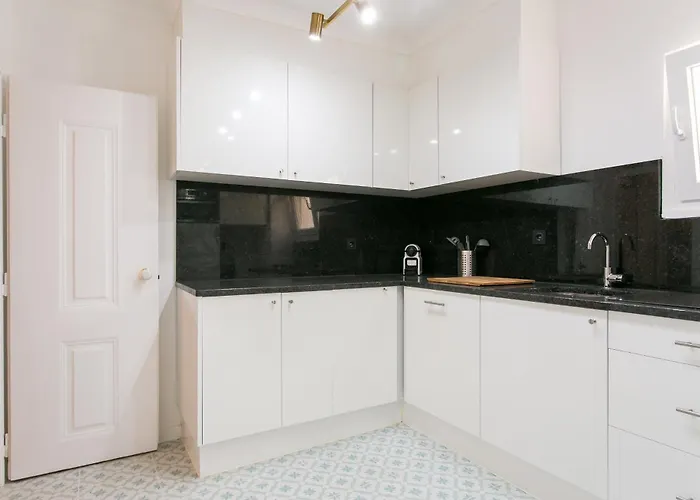 Historical Center, Large 2 Bedroom Apartment, Bright & Stylish Lejlighed Lisboa