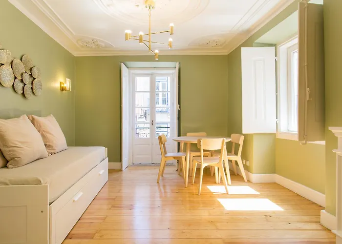 Lejlighed Historical Center, Large 2 Bedroom Apartment, Bright & Stylish