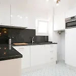 Διαμέρισμα Historical Center, Large 2 Bedroom Apartment, Bright & Stylish