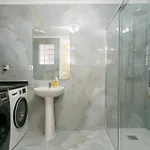 Historical Center, Large 2 Bedroom Apartment, Bright & Stylish Διαμέρισμα Lisboa