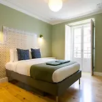 Historical Center, Large 2 Bedroom Apartment, Bright & Stylish * Lisboa