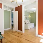 Διαμέρισμα Historical Center, Large 2 Bedroom Apartment, Bright & Stylish *