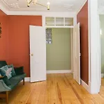 Historical Center, Large 2 Bedroom Apartment, Bright & Stylish Διαμέρισμα Lisboa