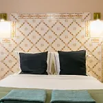 Historical Center, Large 2 Bedroom Apartment, Bright & Stylish Διαμέρισμα Lisboa