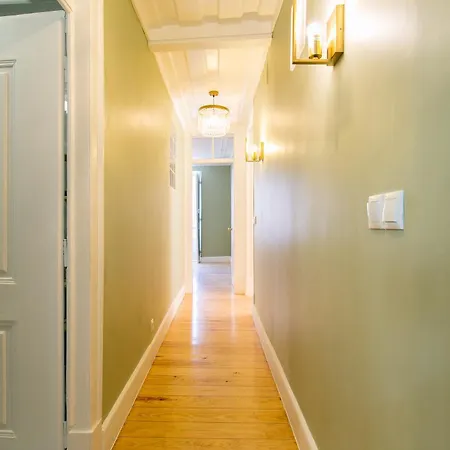 Апартаменты Historical Center, Large 2 Bedroom Apartment, Bright & Stylish