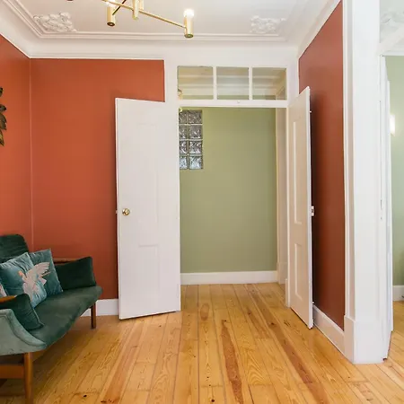 Historical Center, Large 2 Bedroom Apartment, Bright & Stylish Апартаменты Лиссабон