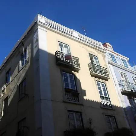 Historical Center, Large 2 Bedroom Apartment, Bright & Stylish Apartment Lisbon