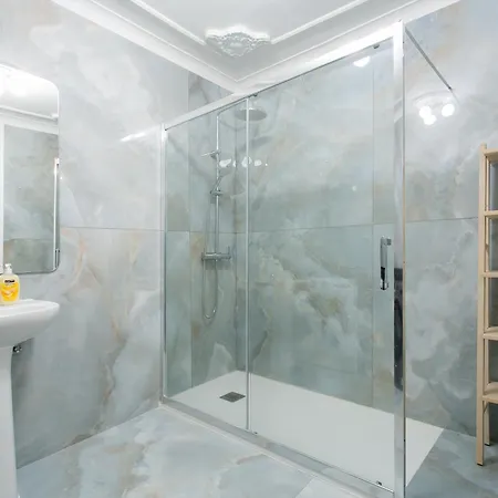 Historical Center, Large 2 Bedroom Apartment, Bright & Stylish Apartment