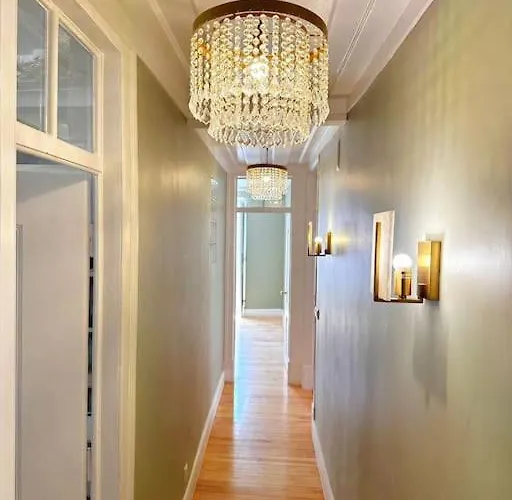 Historical Center, Large 2 Bedroom Apartment, Bright & Stylish דירה