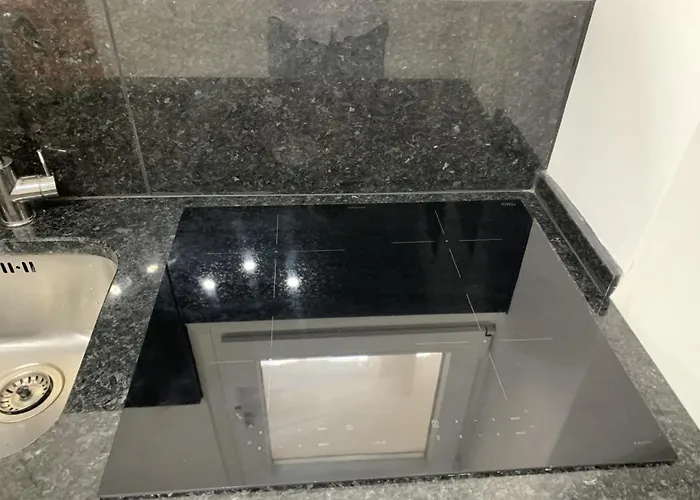 דירה Historical Center, Large 2 Bedroom Apartment, Bright & Stylish ליסבון