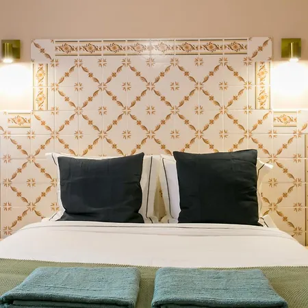 Historical Center, Large 2 Bedroom Apartment, Bright & Stylish Apartamento Lisboa