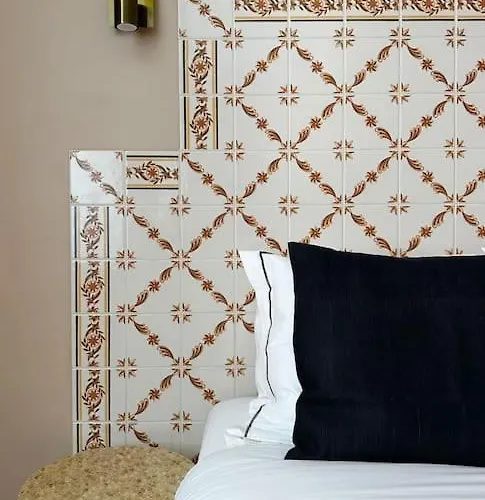 Historical Center, Large 2 Bedroom Apartment, Bright & Stylish Lisboa