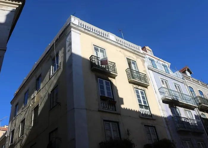 Historical Center, Large 2 Bedroom Apartment, Bright & Stylish Lägenhet Lisboa