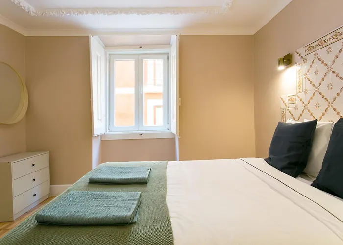 Historical Center, Large 2 Bedroom Apartment, Bright & Stylish Lägenhet *