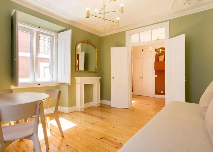 Historical Center, Large 2 Bedroom Apartment, Bright & Stylish Lägenhet