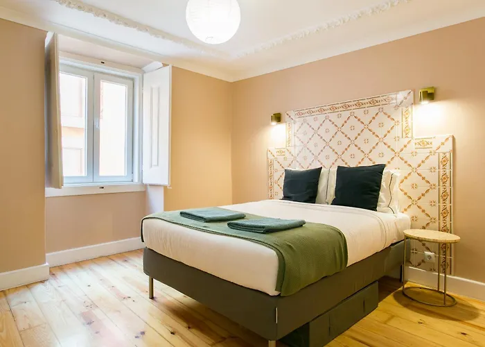 Historical Center, Large 2 Bedroom Apartment, Bright & Stylish Lägenhet *